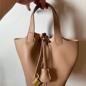 Elegant Tan Leather Tote Bag